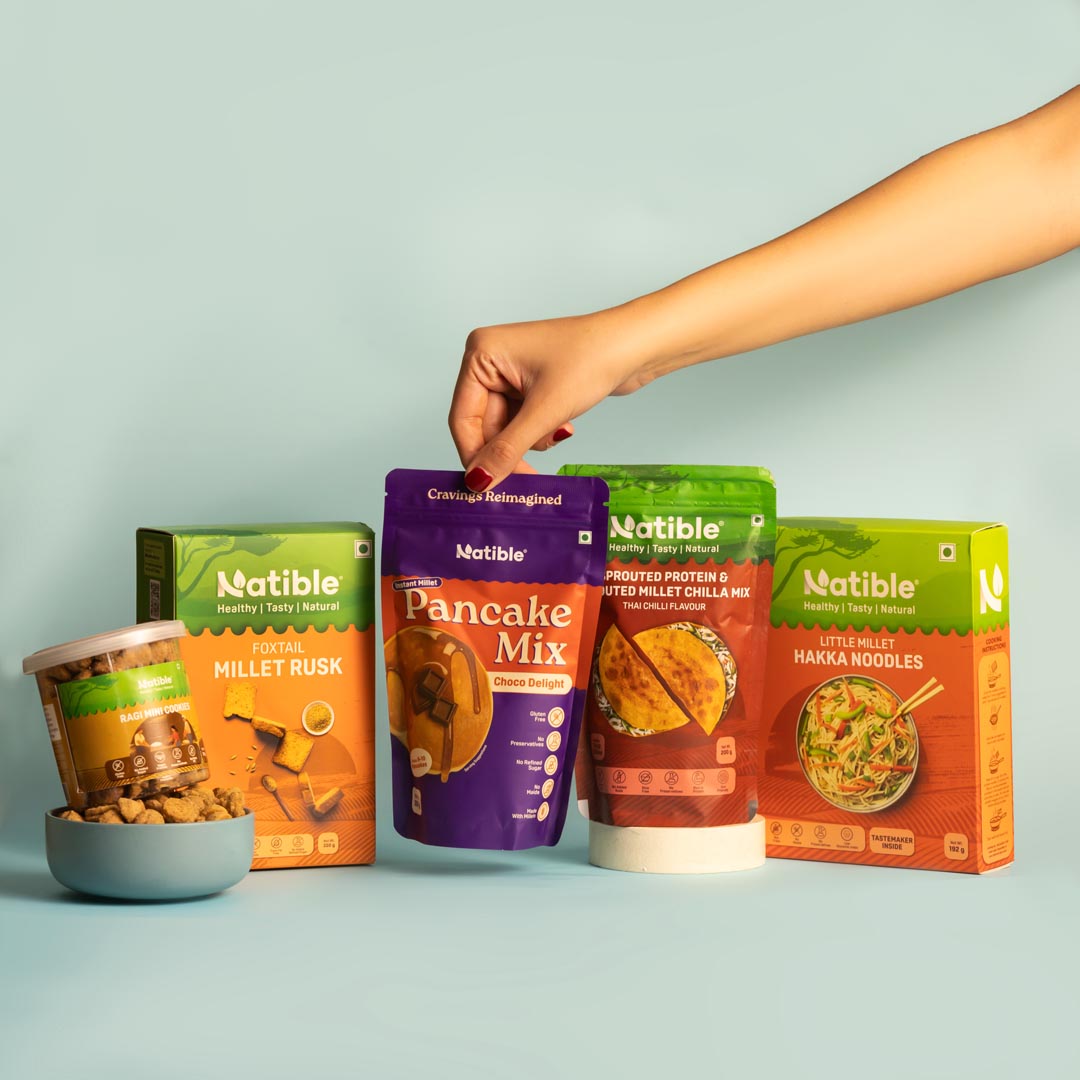 Travel Hamper for Friends: Road-Trip Snack Gift (Chips, Fruit Cubes, Cookies)